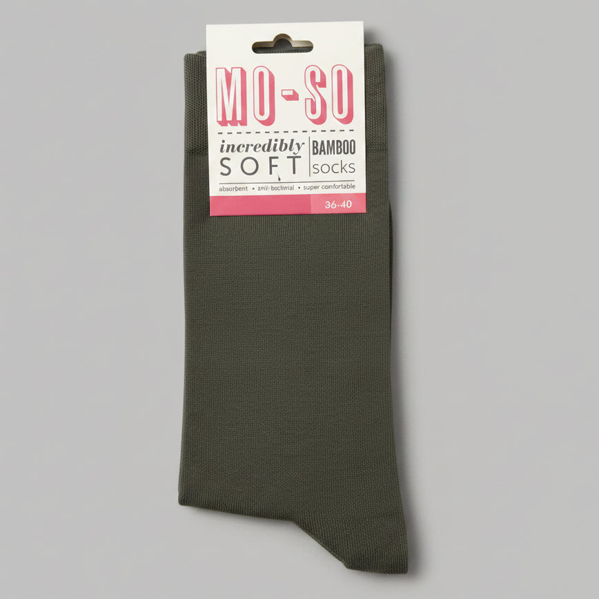 mo-s socks in khaki 36-40 on a grey background