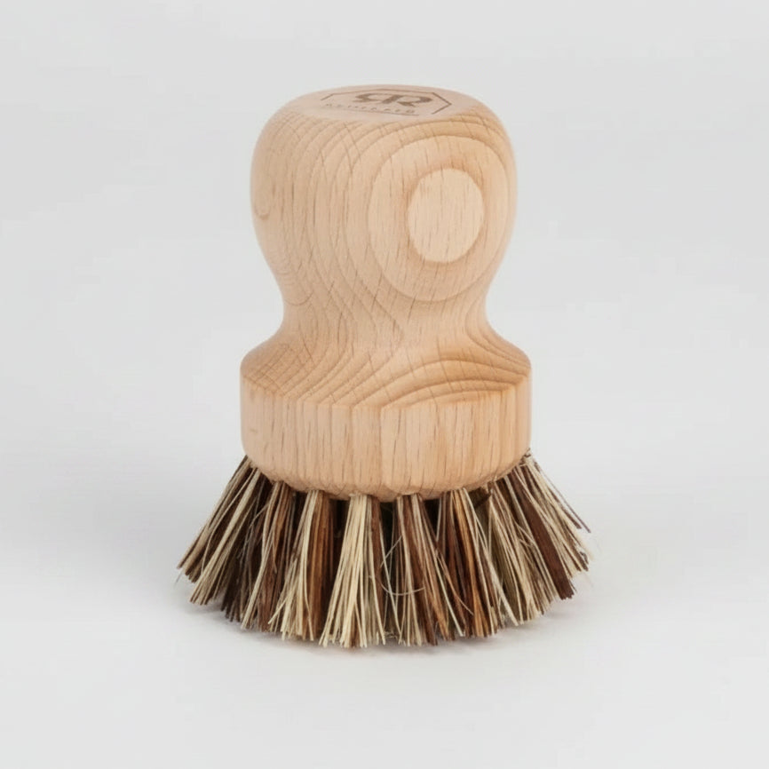 Made from untreated beechwood, 6.5cm diameter. pot brush